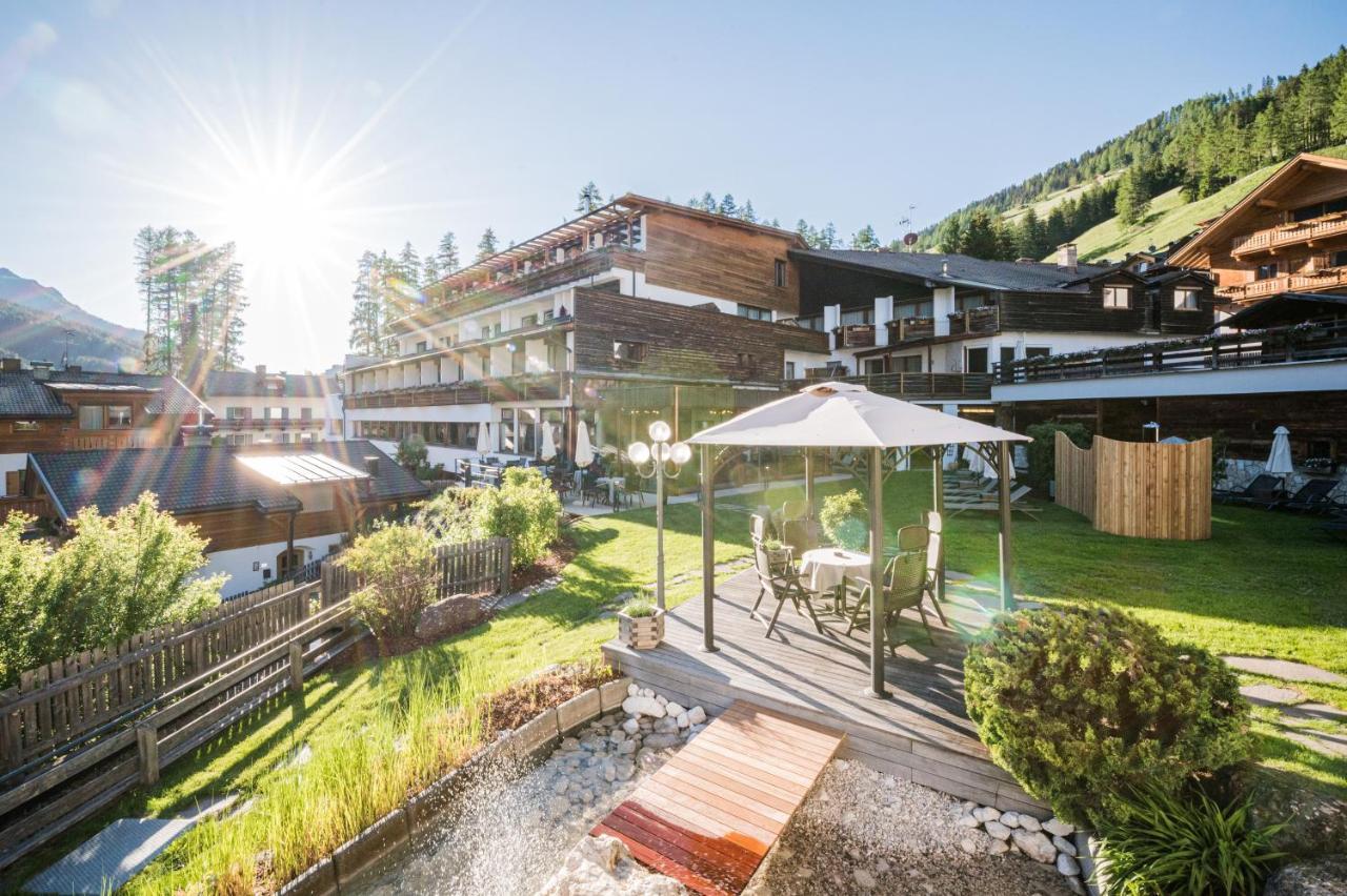 Alpenwellnesshotel St. Veit Sexten Esterno foto