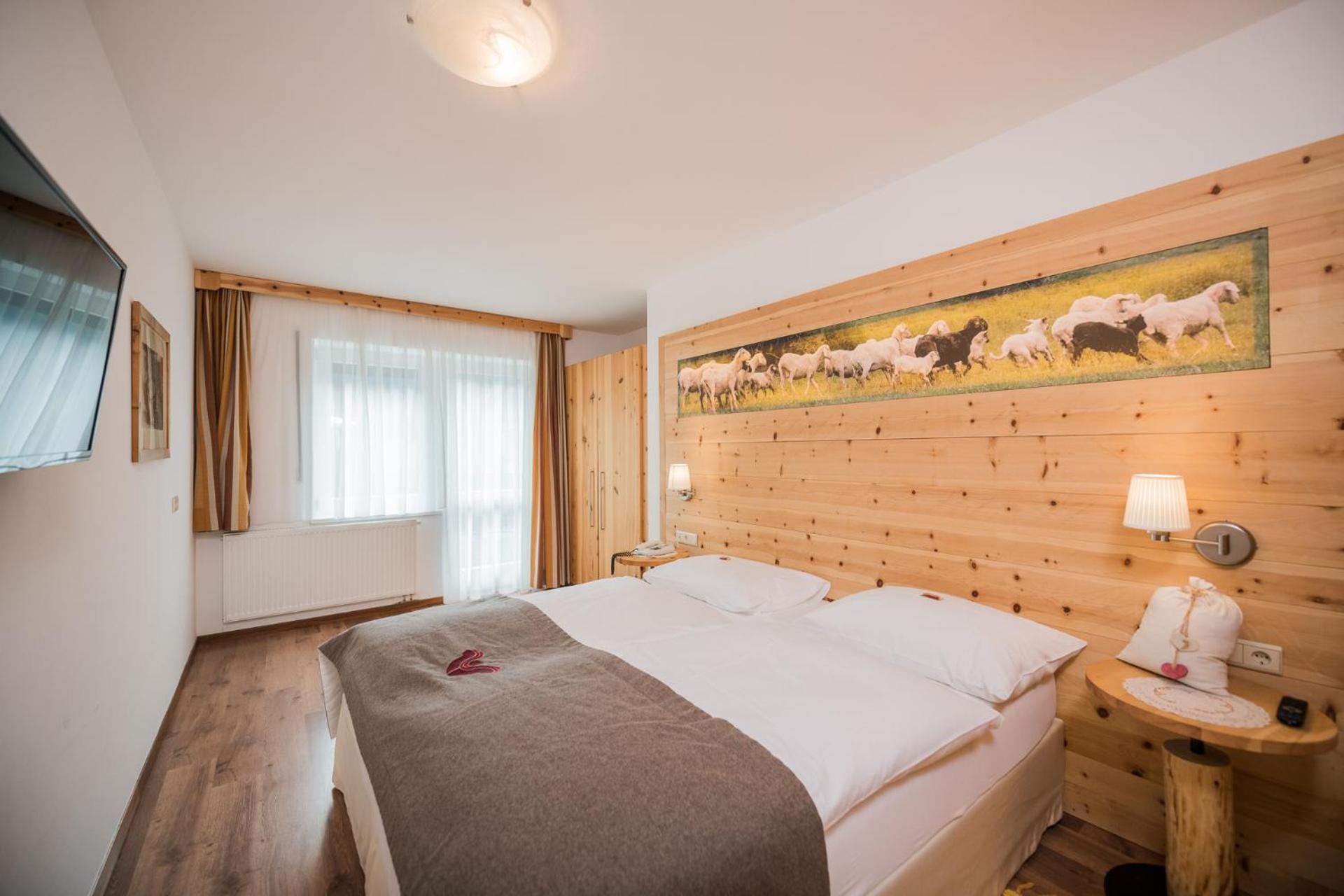 Alpenwellnesshotel St. Veit Sexten Esterno foto