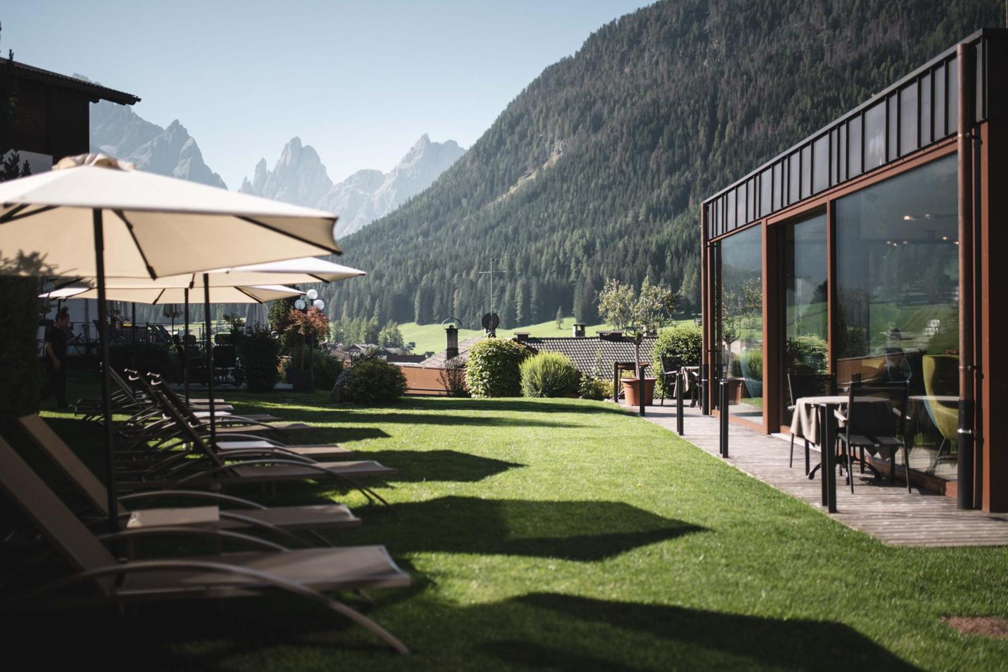 Alpenwellnesshotel St. Veit Sexten Esterno foto