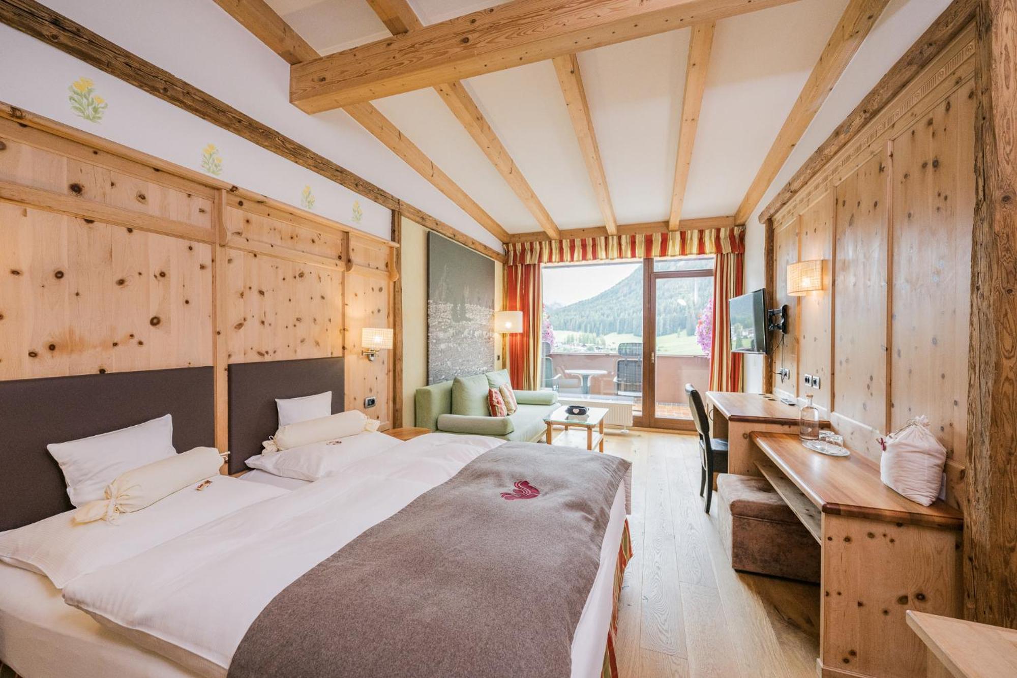 Alpenwellnesshotel St. Veit Sexten Esterno foto